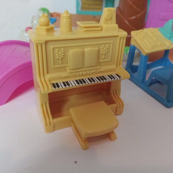 2000 Fisher Price Loving Family Sweet Streets Beach House 75118 & Accessories - Picture 6 of 16